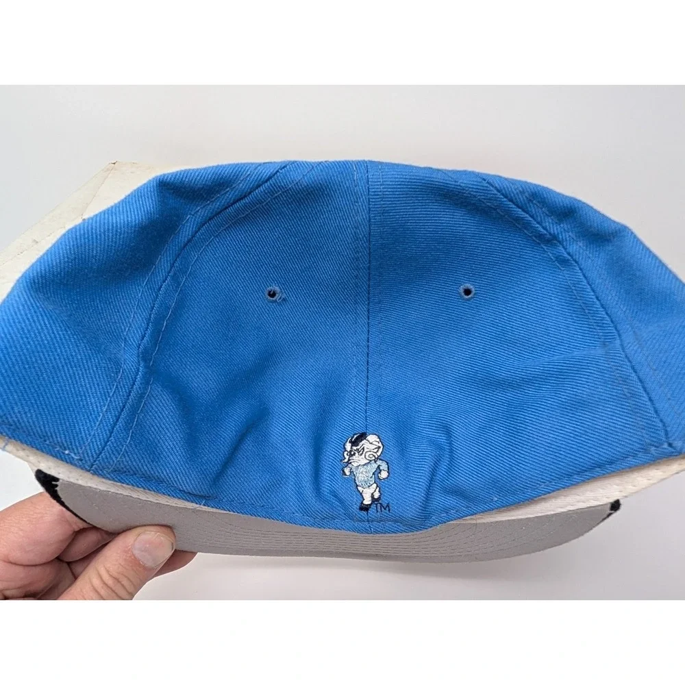 VINTAGE UNC Tar Heels Hat Cap Fitted Mens 7 1/2 NCAA Basketball 5950 New Era 90s
